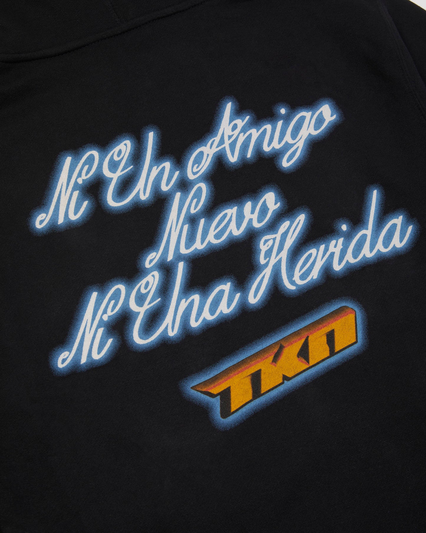 Sudadera con capucha de la colección “TKN” de edición limitada